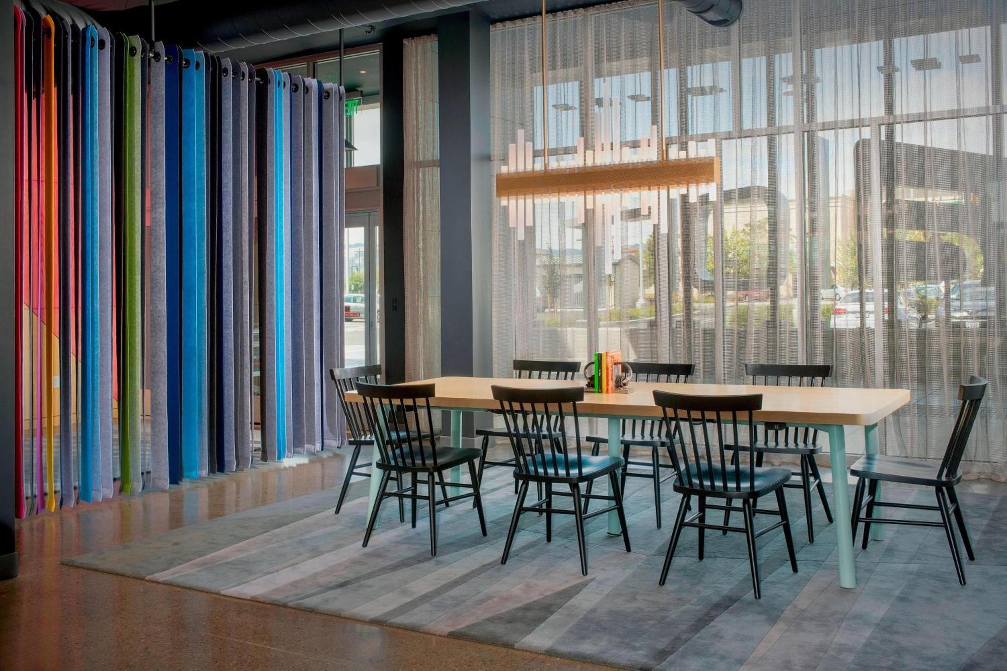 Отель Aloft Indianapolis Downtown Экстерьер фото