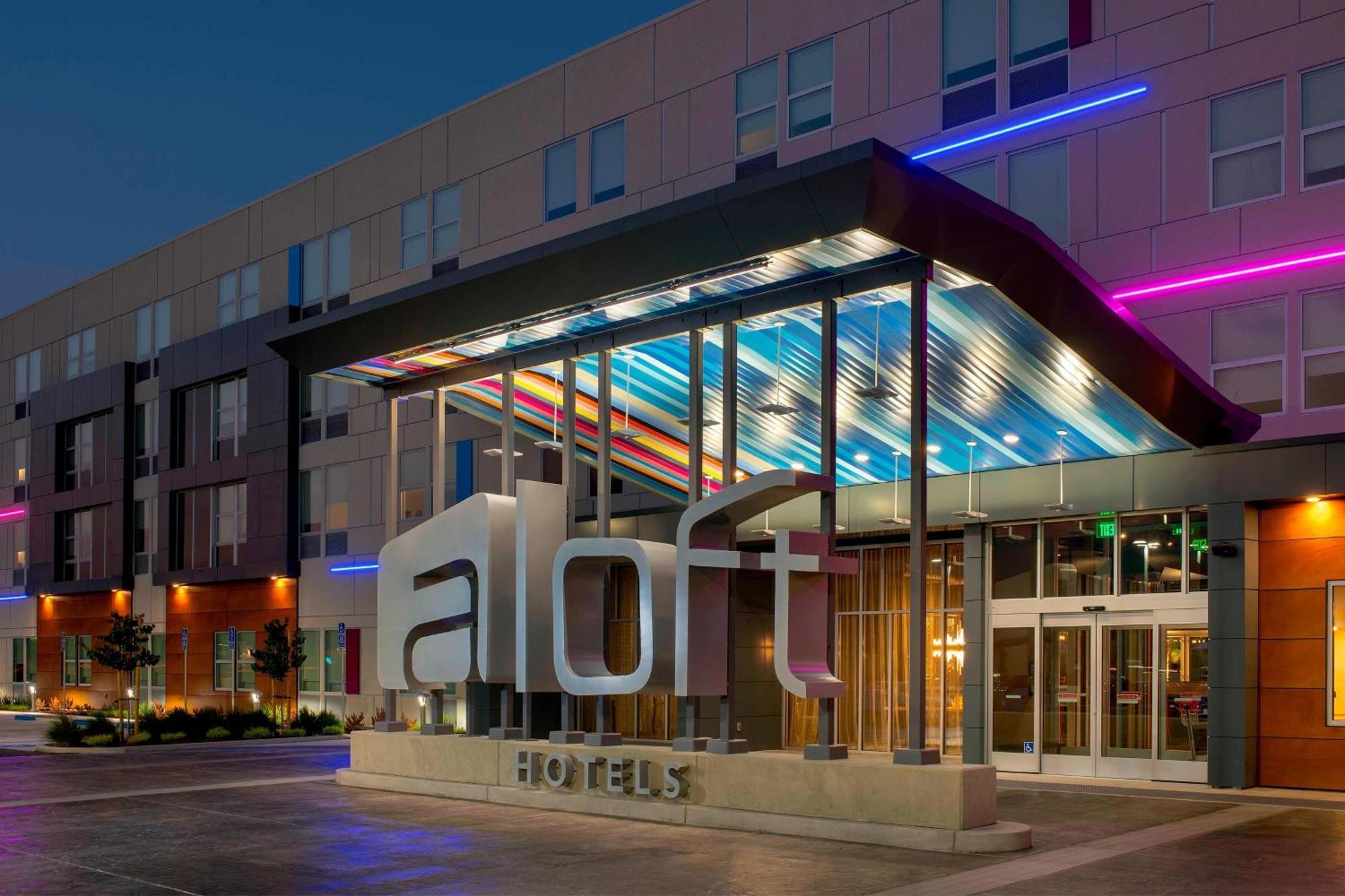 Отель Aloft Indianapolis Downtown Экстерьер фото